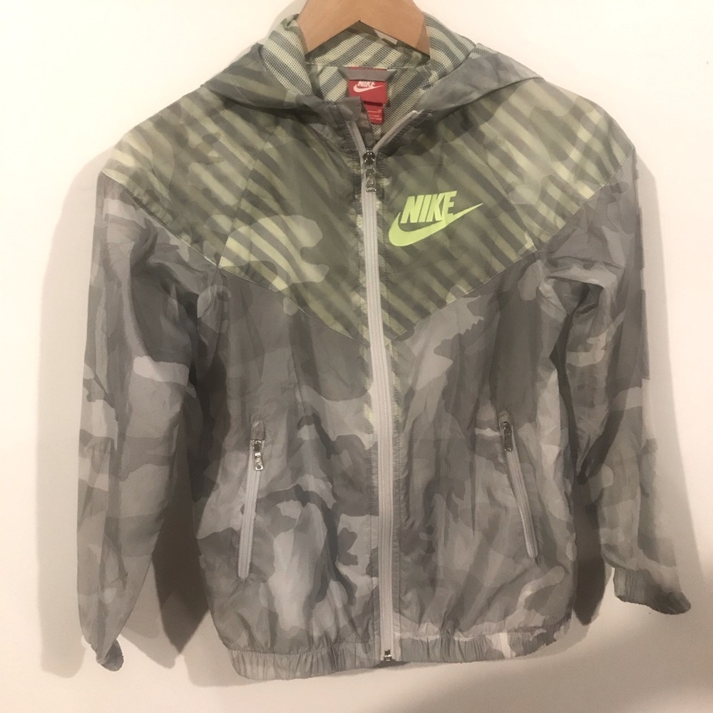 Nike lightweight windbreaker size small.